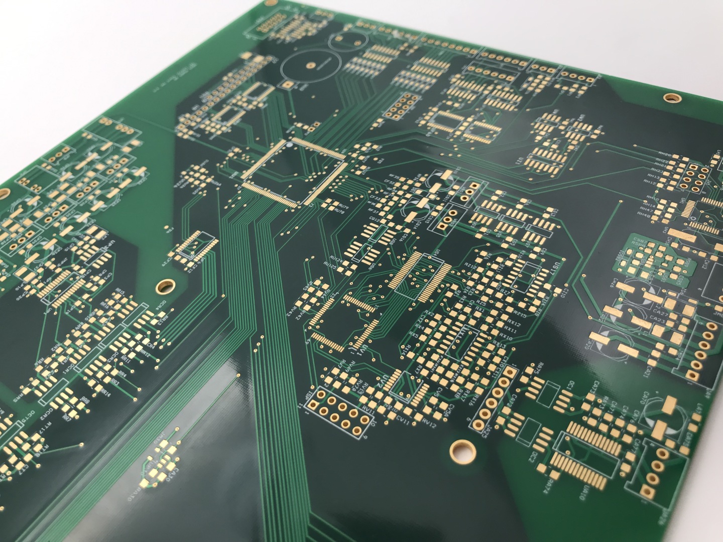 绿色PCB电路板.jpg