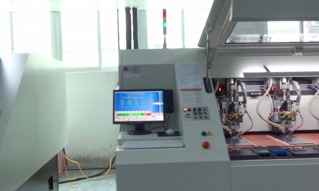 PCB钻孔.jpg