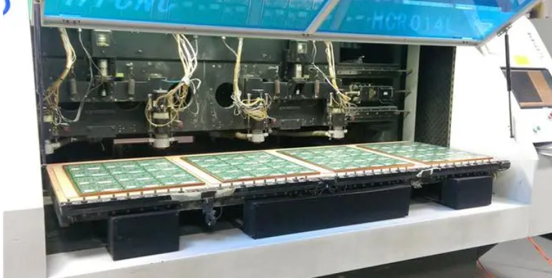 HDI PCB电路板钻孔.png